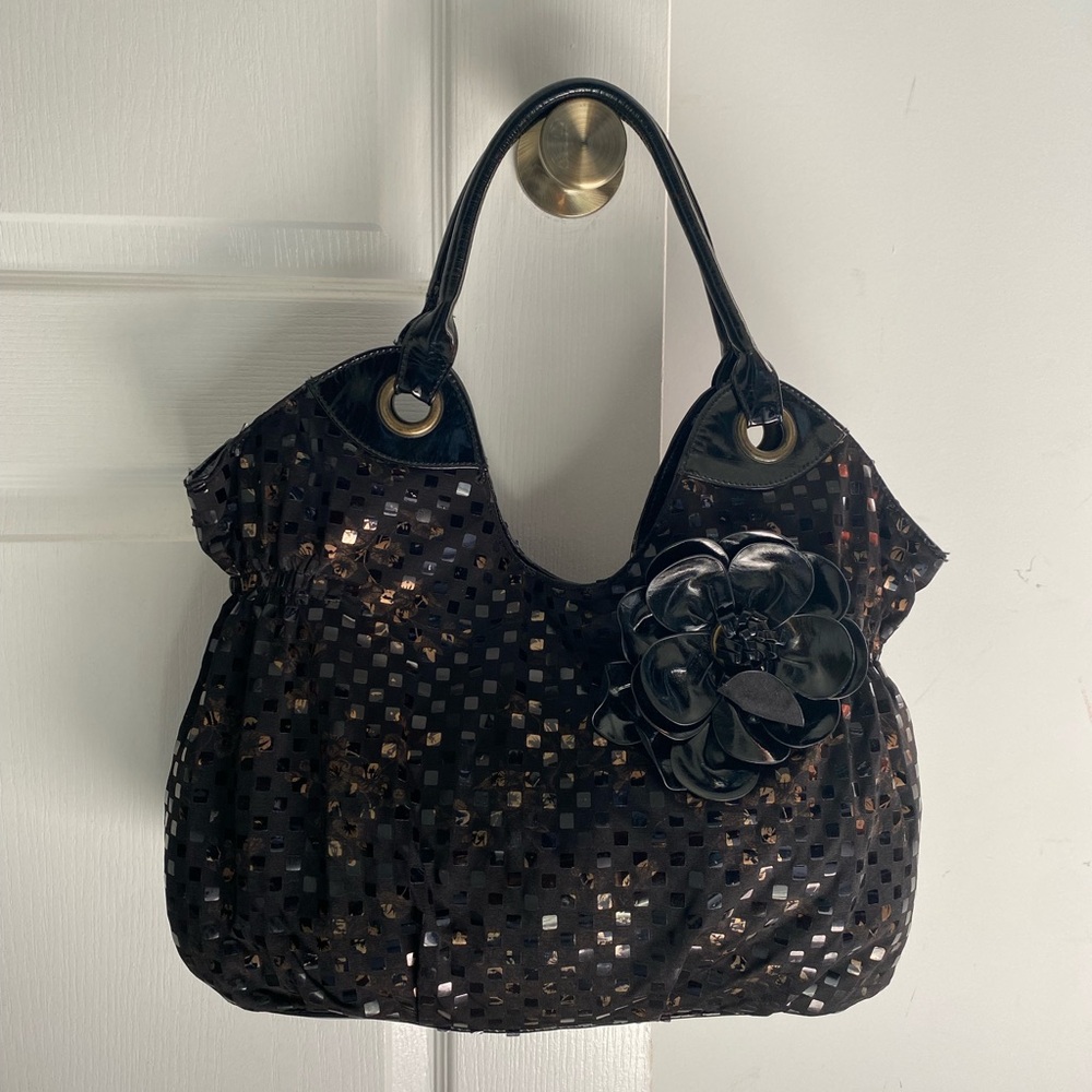 Elegant Black and Gold Women's Shoulder Bag